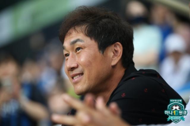 华体会官方网站入口-韩国战神柳相铁因癌症去世 曾创02世界杯神话