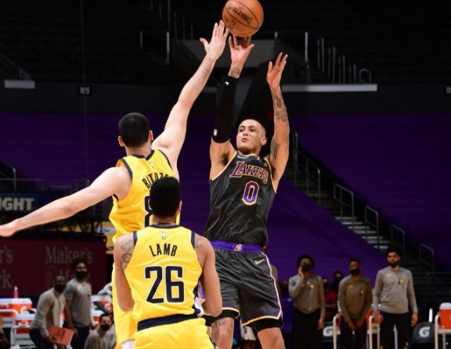 华体会app官方网站-末节15分助湖人逆转 库兹马还悄然成为队内篮板王